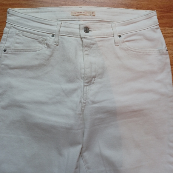 Crisp White Levis - Picture 3 of 6